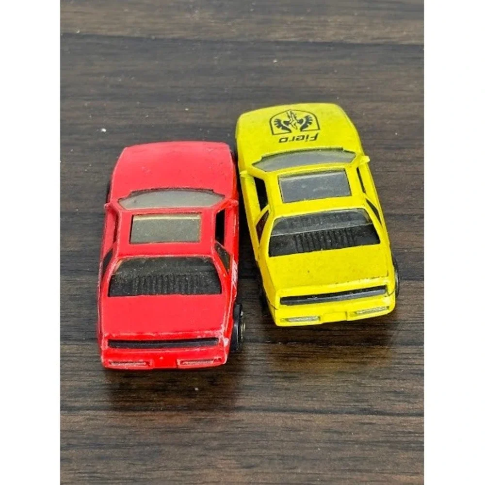 Vintage 1984 Hot Wheels Pontiac Fiero Lot of 2 Red American Flag & Yellow 1:64